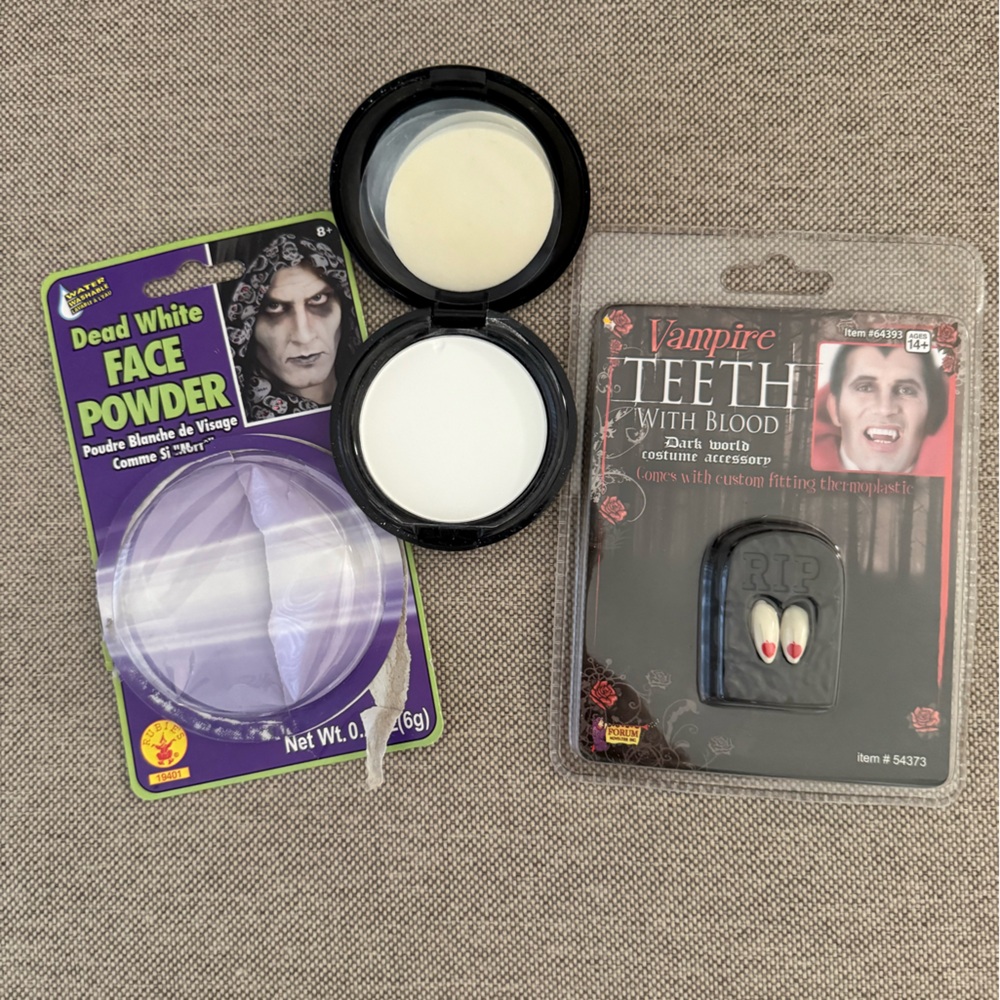 Vampire Teeth with Blood and White Face Powder Set -